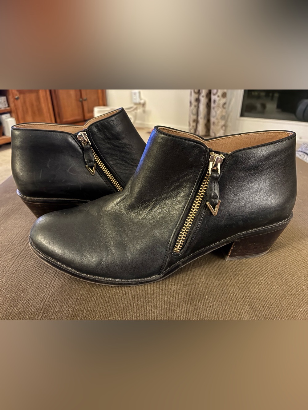 Vionic "Jolene" Black Leather Ankle Booties Zip-up Orthotic Comfort Office 9